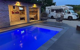 Camper Met Sauna En Zwembad In De Rand Van De Vlaamse Ardennen